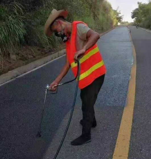 滨海路面喷涂翻新彩色步道施工方案